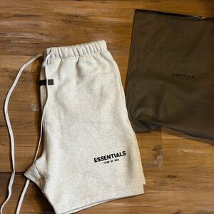 Essentials Fear of God shorts in Light Gray
